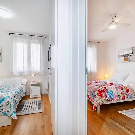 Apartment Ap Stella, Center Of Zadar, 2br, Parking
